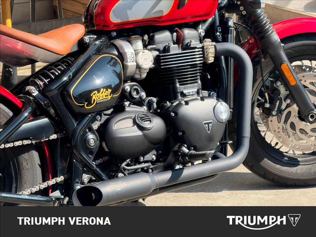 TRIUMPH Bonneville 1200 Bobber Gold Line E5