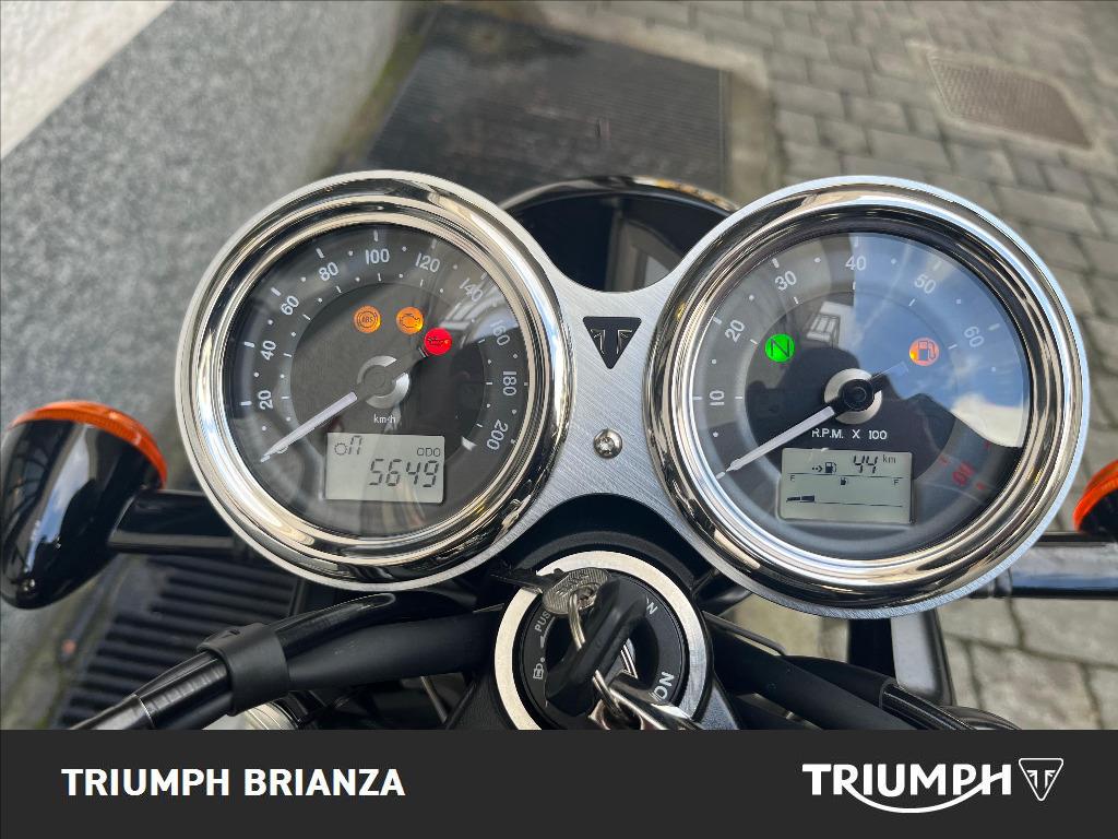 TRIUMPH Bonneville 900 T100 Black